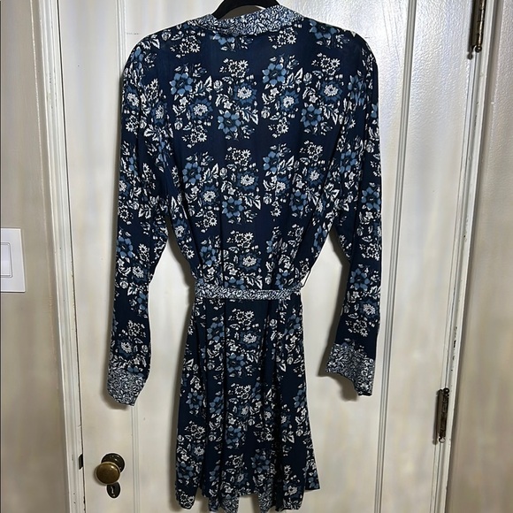 Rebellion Blue and White Floral Kimono - Picture 5 of 5